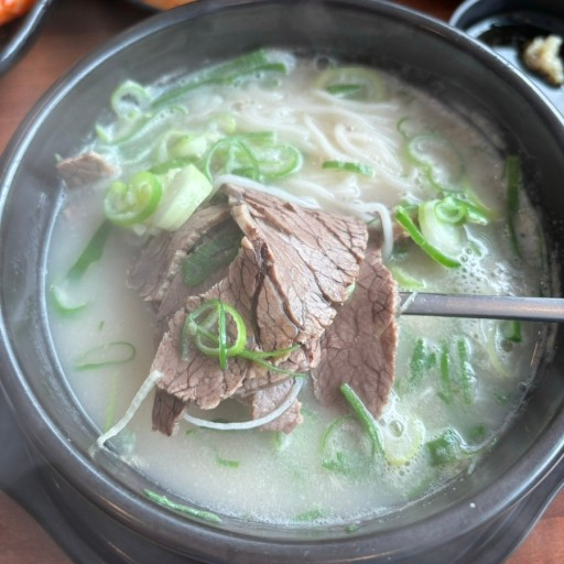 Seolleongtang (Ox Bone Soup)