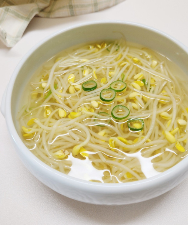 Kongnamul Guk (Soybean Sprout Soup)