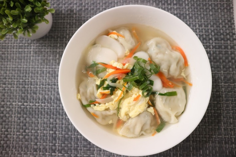 Manduguk (Dumpling Soup)