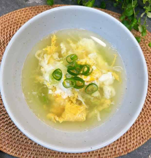 Egg Drop Soup (Korean Style)