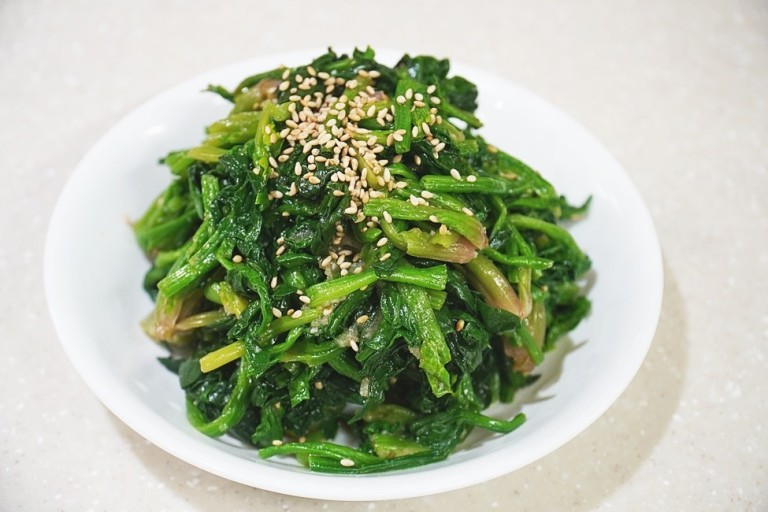 Recipe Idea: Simple Korean Spinach Side Dish (Sigeumchi Namul)